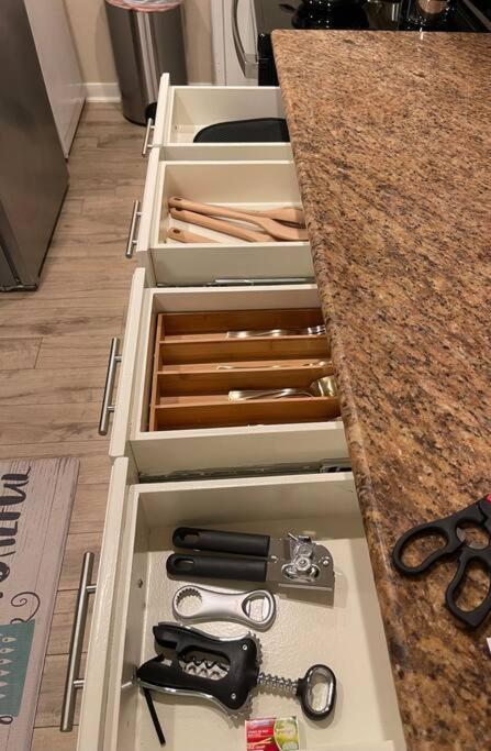 Beautiful/Spacious 2 Bedroom Houston Near Galleria Bagian luar foto