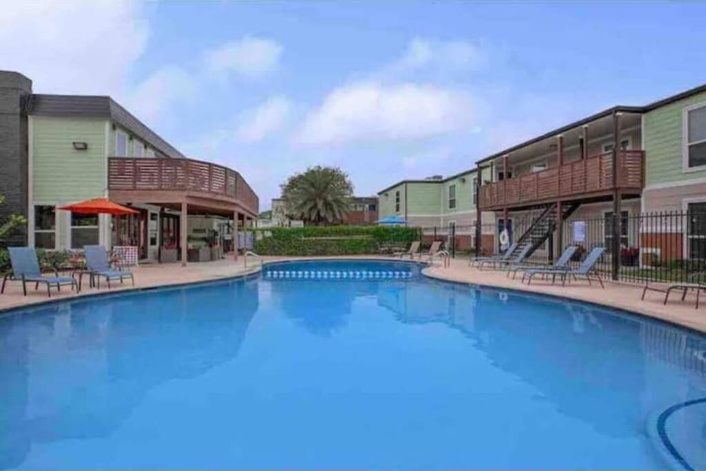 Beautiful/Spacious 2 Bedroom Houston Near Galleria Bagian luar foto