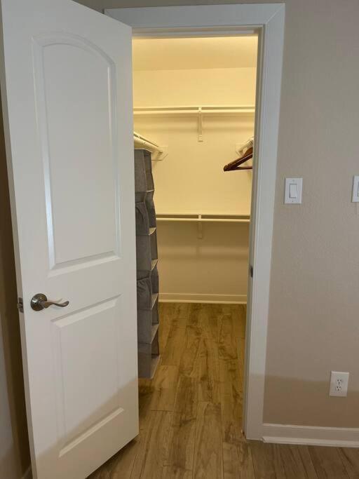 Beautiful/Spacious 2 Bedroom Houston Near Galleria Bagian luar foto
