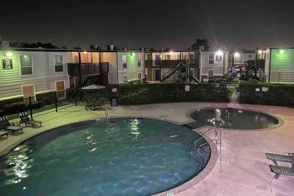 Beautiful/Spacious 2 Bedroom Houston Near Galleria Bagian luar foto