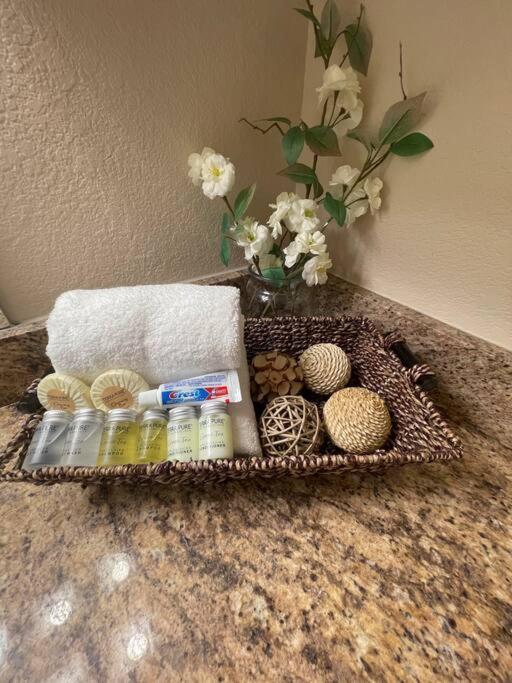 Beautiful/Spacious 2 Bedroom Houston Near Galleria Bagian luar foto
